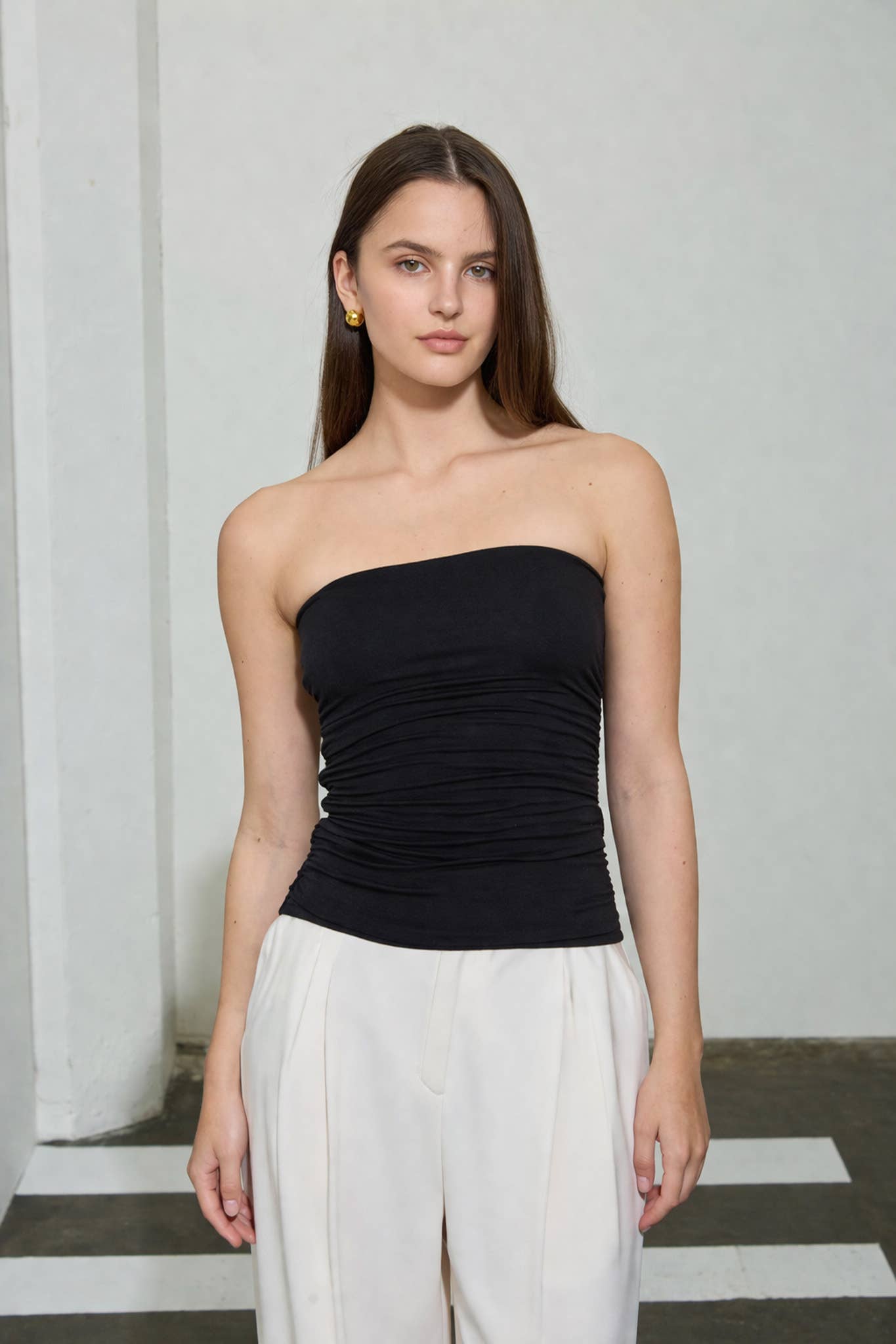 REVERSIBLE STRAPLESS SCRUNCH KNIT TOP: BLACK