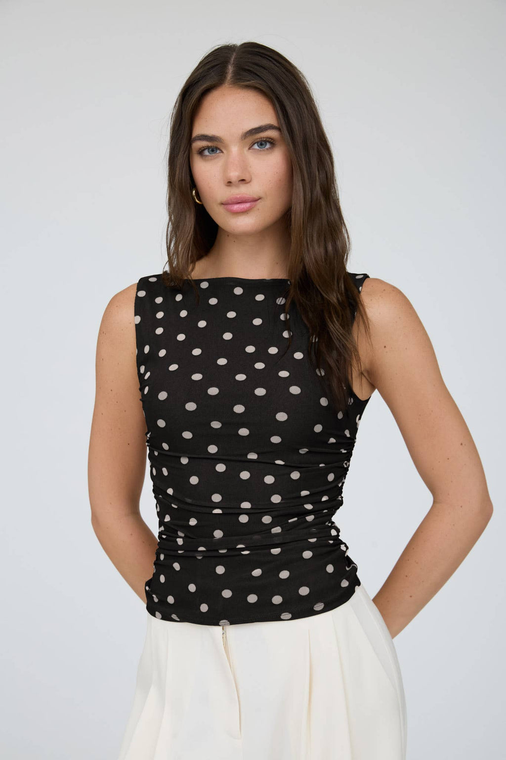 POLKA DOT BOAT NECK SLEEVELESS MESH KNIT TOP: BLACK