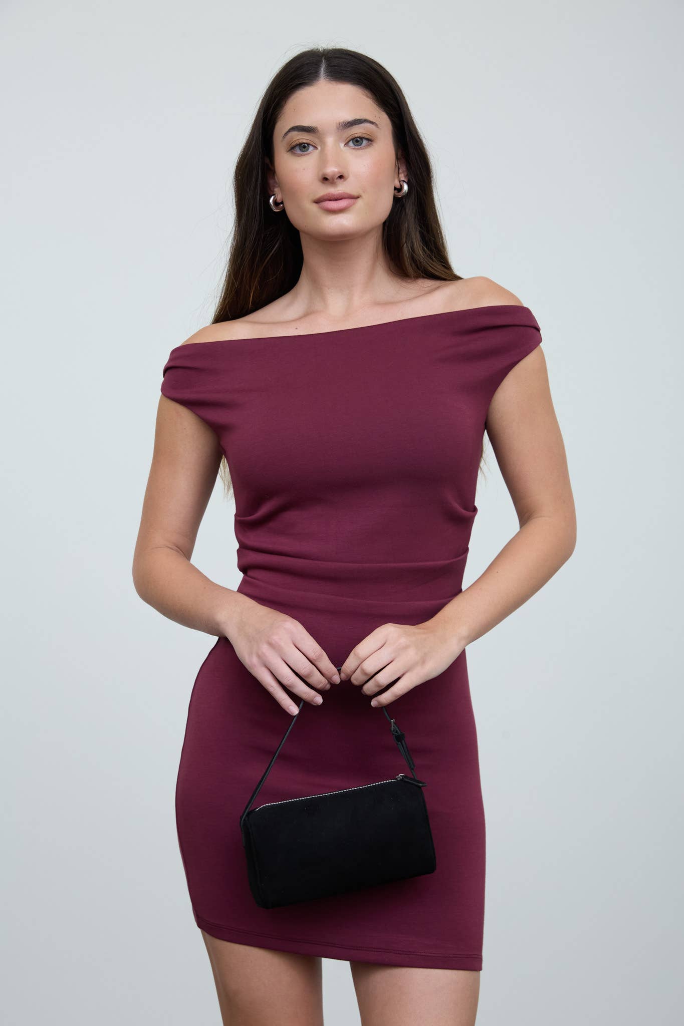 OFF SHOULDER RUCHED DETAIL BODYCON MINI DRESS: BURGUNDY