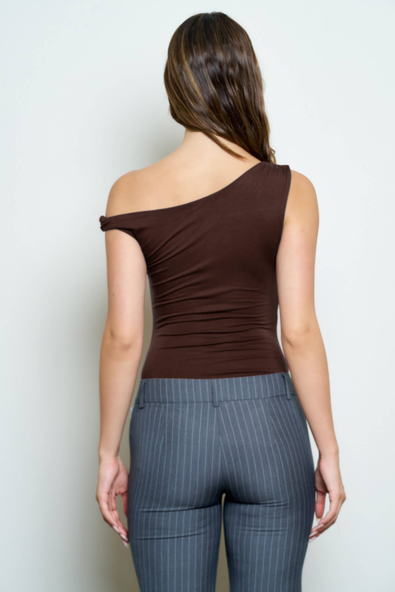ASYMMETRICAL NECK TWIST SHOULDER KNIT BODYSUIT: MOCHA